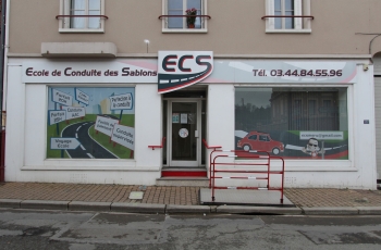 Vitrine école de conduite des sablons