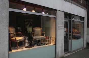 Vitrine F-L TAPISSIER/DECORATION